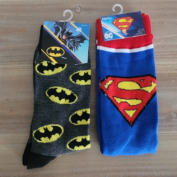 Batman & Superman Crew Socks β 2 Pairs β DC Comics β NWT comic book hero socks - Picture 2 of 9